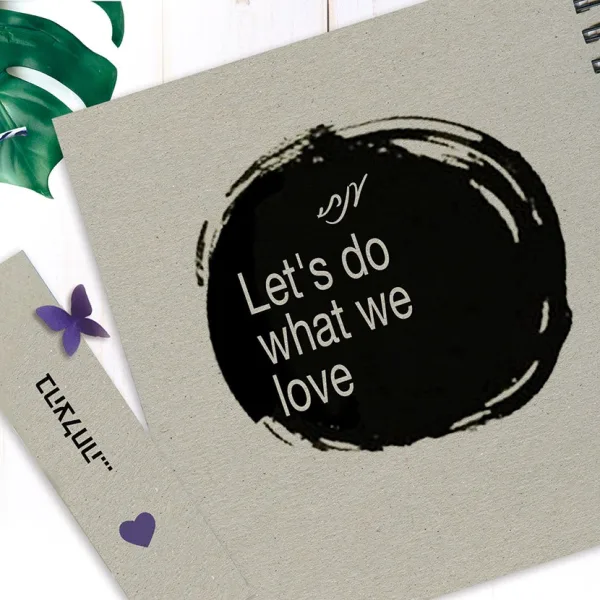 מחברת מטרות אישית, עם שם ומשפט השראה: "Let's Do What We Love"