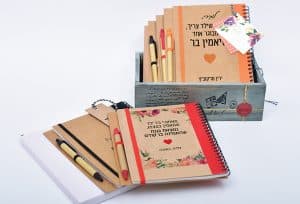 מארז מתנה אישי למורים לסוף שנה עם ציטוט והקדשה אישית – תמונה 2