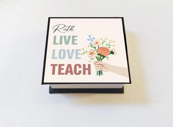 קוביית ממו ממותגת LIVE . LOVE . TEACH